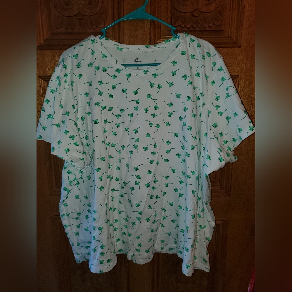 Kim Roger's clover top. Size 3x